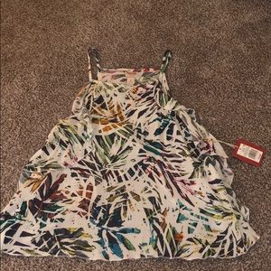 Flowy tank with open back